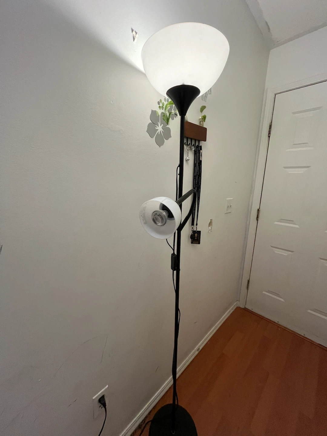 Black Floor Lamp with Adjustable Reading Light - photo 3