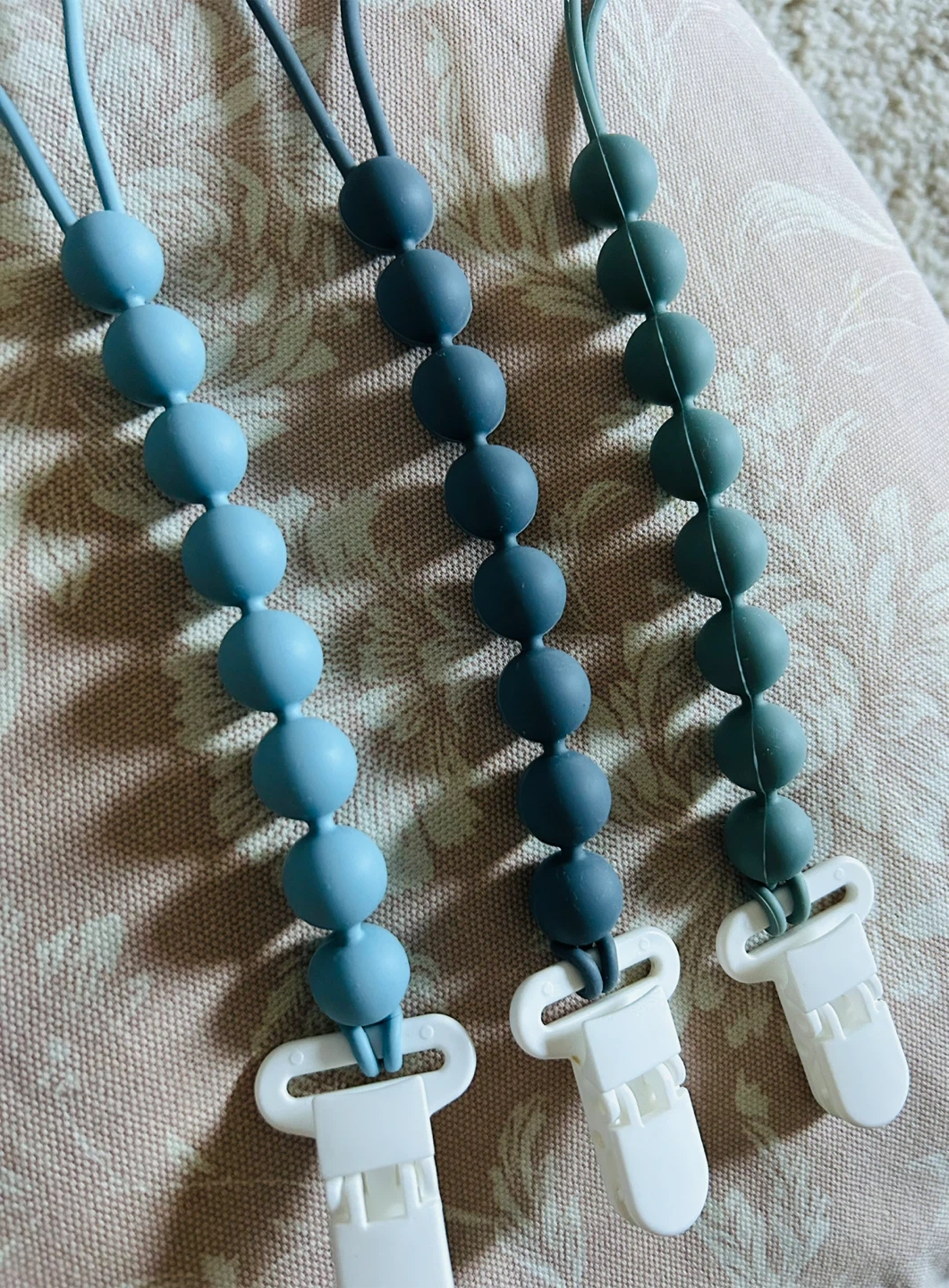 Silicone Pacifier Clips, Set of 3 - photo 3