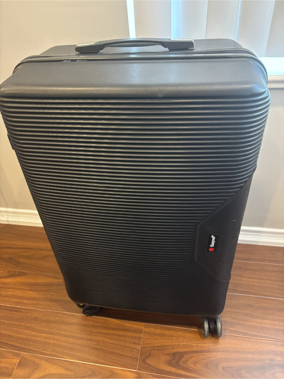 Ezzyrol Black Hard-Shell Suitcase - photo 4