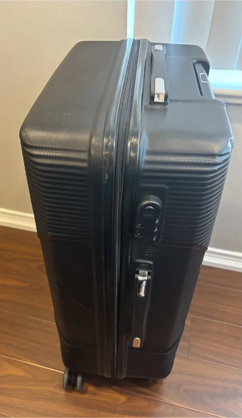 Ezzyrol Black Hard-Shell Suitcase - photo 5
