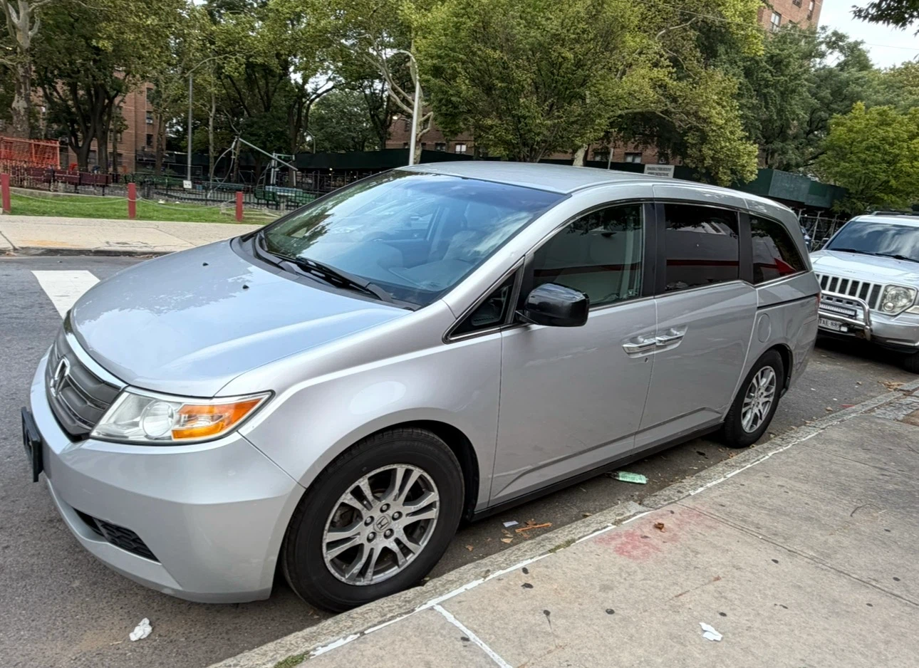 2012 Honda Odyssey EX - photo 2