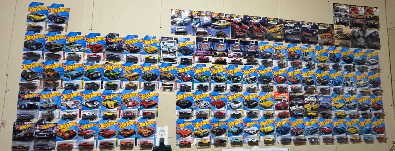 Large Collection of Hot Wheels Die-cast Cars - photo 2