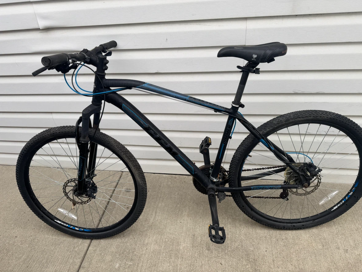 CCM Aluminum Mountain Bike with Disk Brakes , 27.5 Inch Wheels