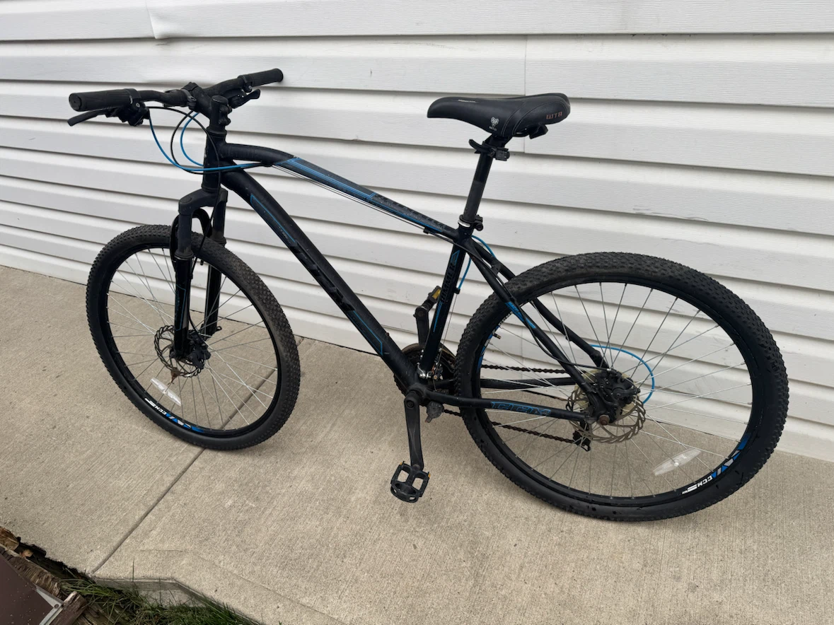 CCM Aluminum Mountain Bike with Disk Brakes , 27.5 Inch Wheels - photo 2