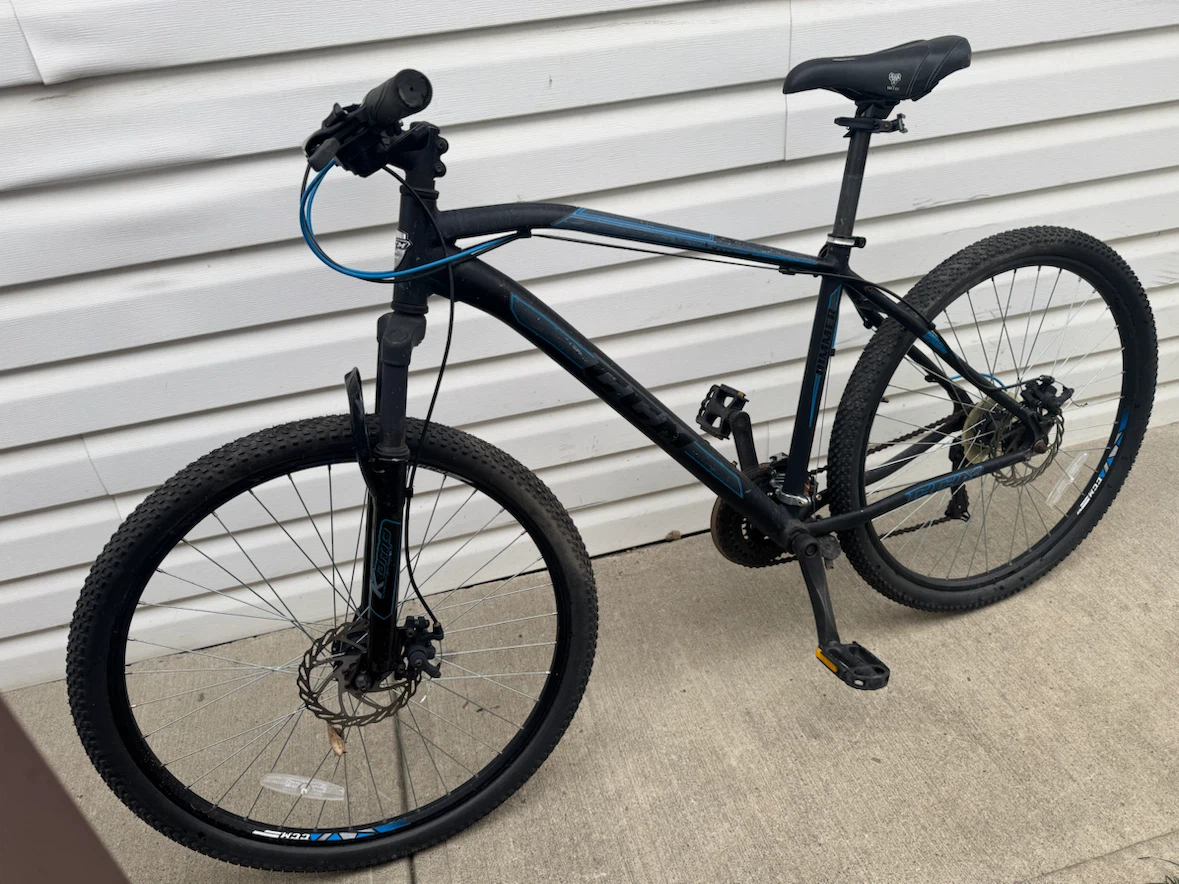 CCM Aluminum Mountain Bike with Disk Brakes , 27.5 Inch Wheels - photo 3