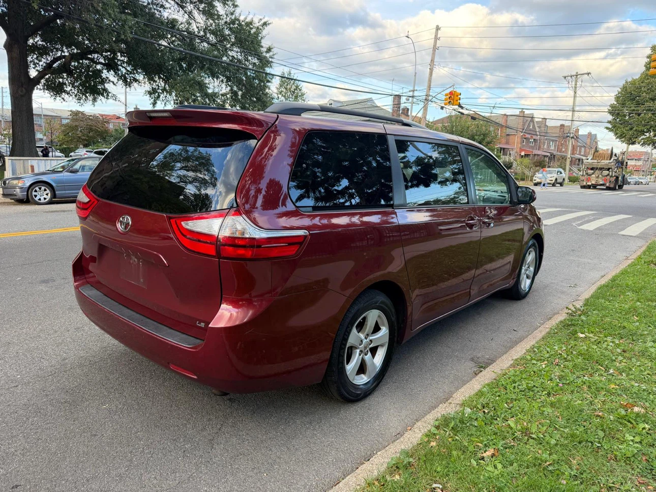 2015 Toyota Sienna LE - photo 4