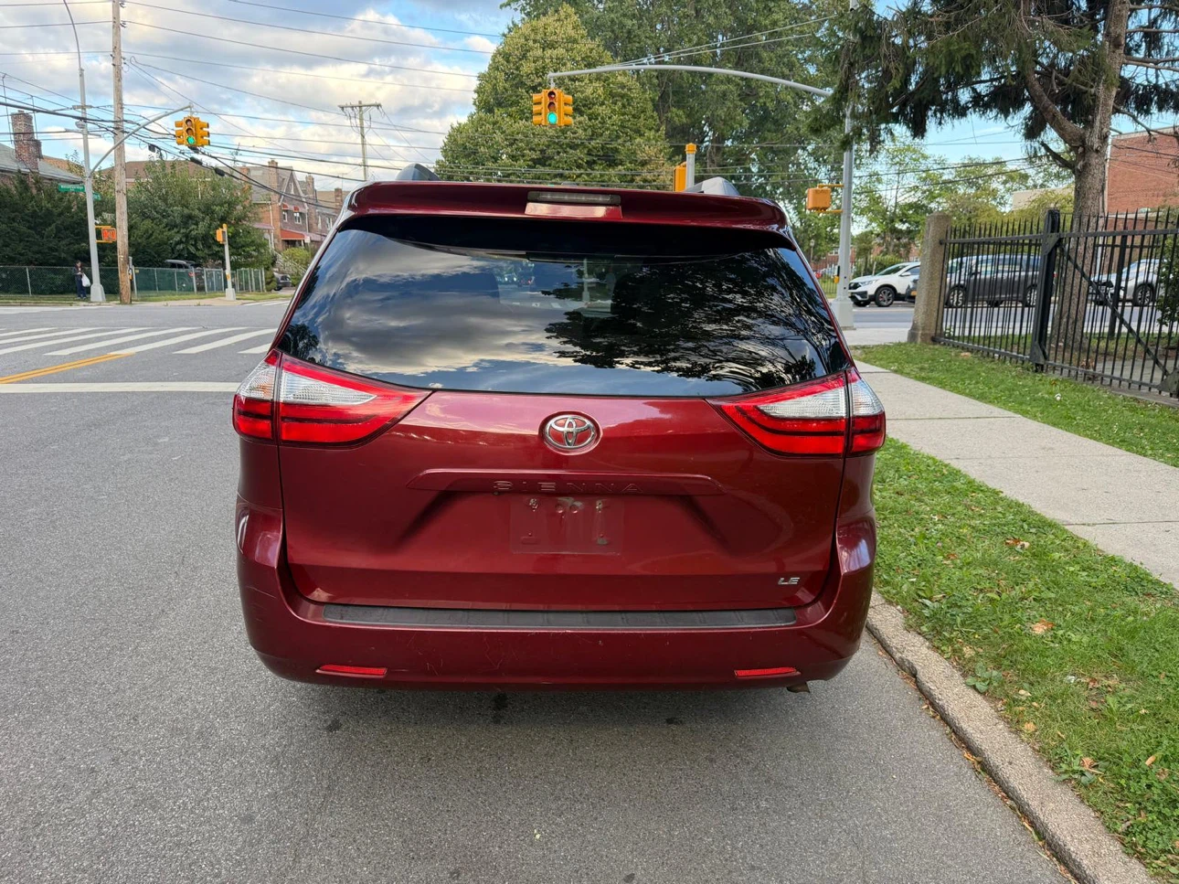 2015 Toyota Sienna LE - photo 5