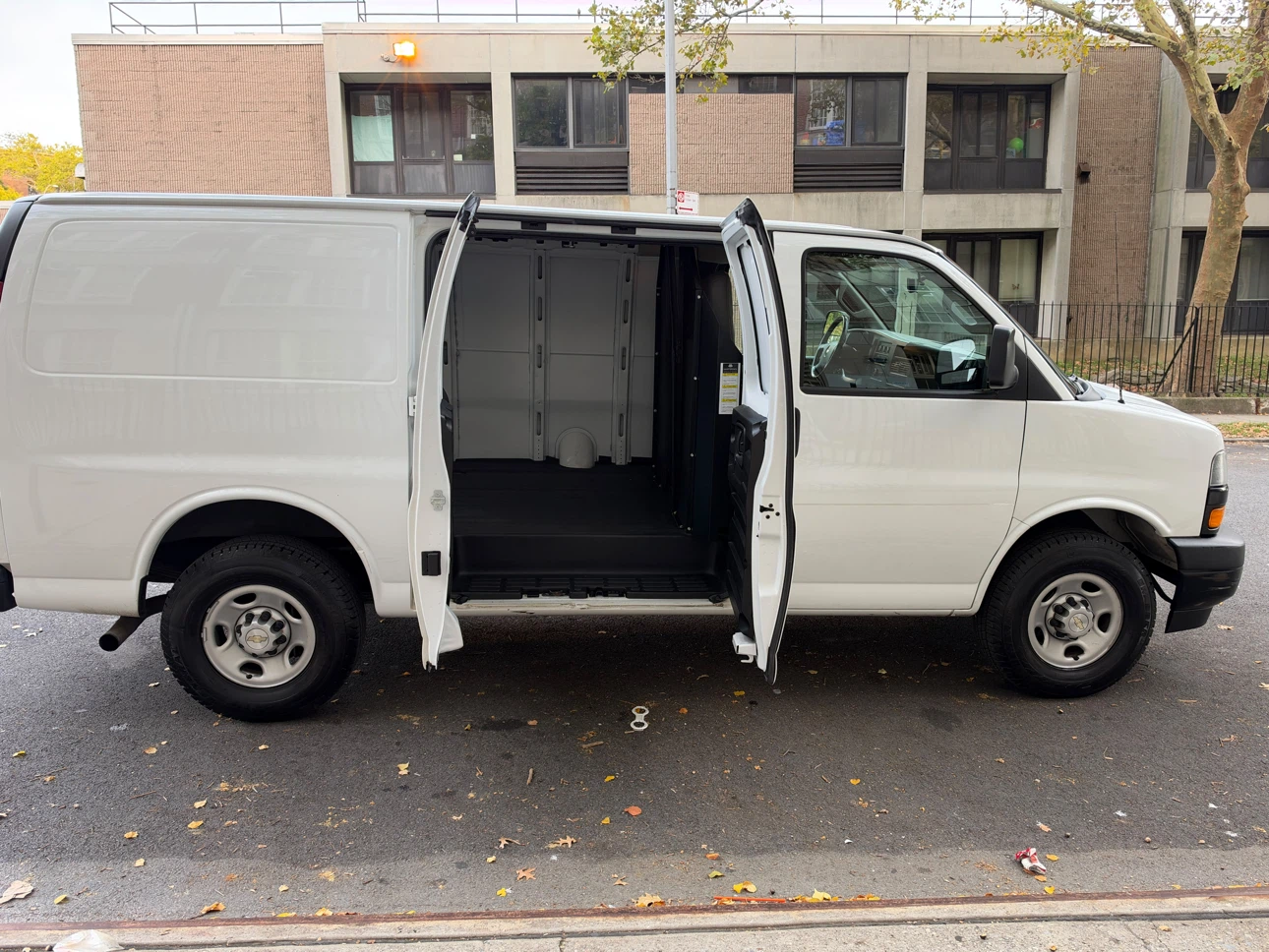 2021 Chevrolet Express 2500 - photo 4