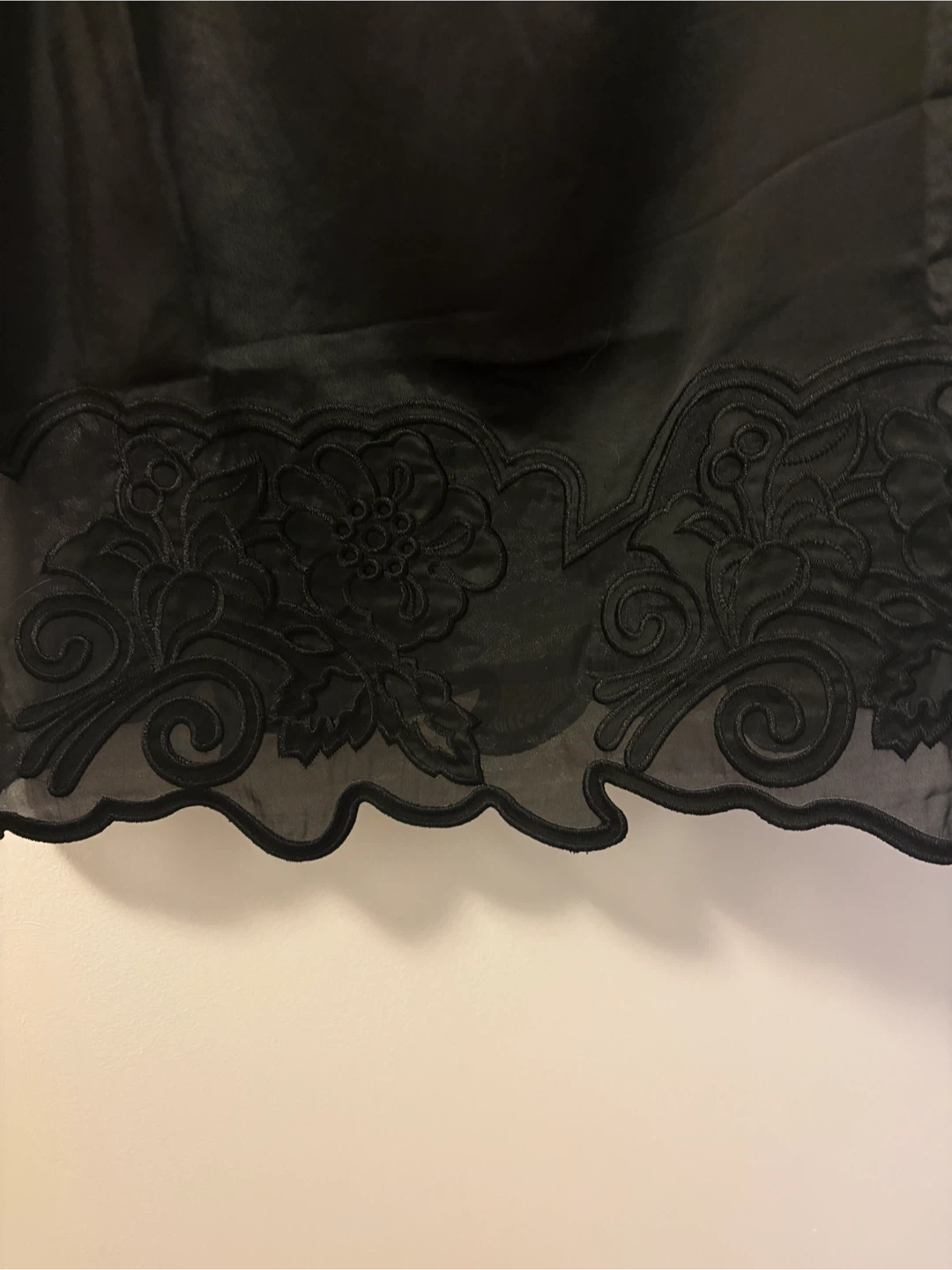 Black satin sleeveless top - photo 2
