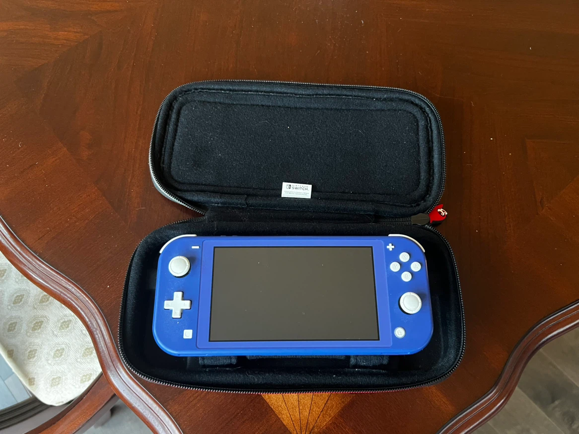 Nintendo Switch Lite + Super Mario Odyssey - photo 2