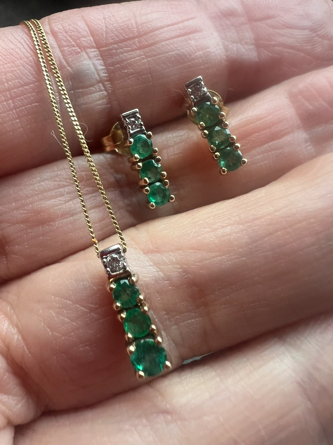 10 k Emerald and Diamond Jewelry Set - photo 2