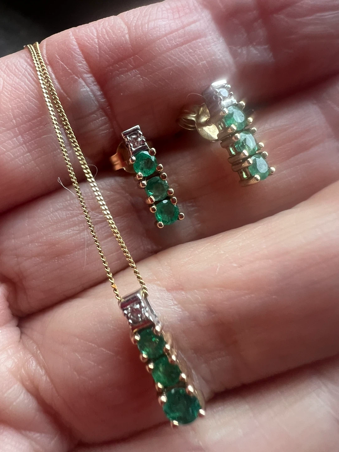 10 k Emerald and Diamond Jewelry Set - photo 3