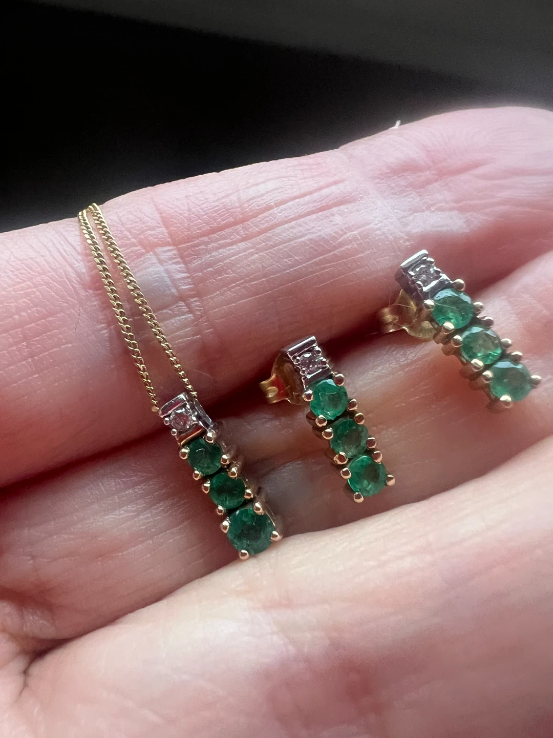 10 k Emerald and Diamond Jewelry Set - photo 4