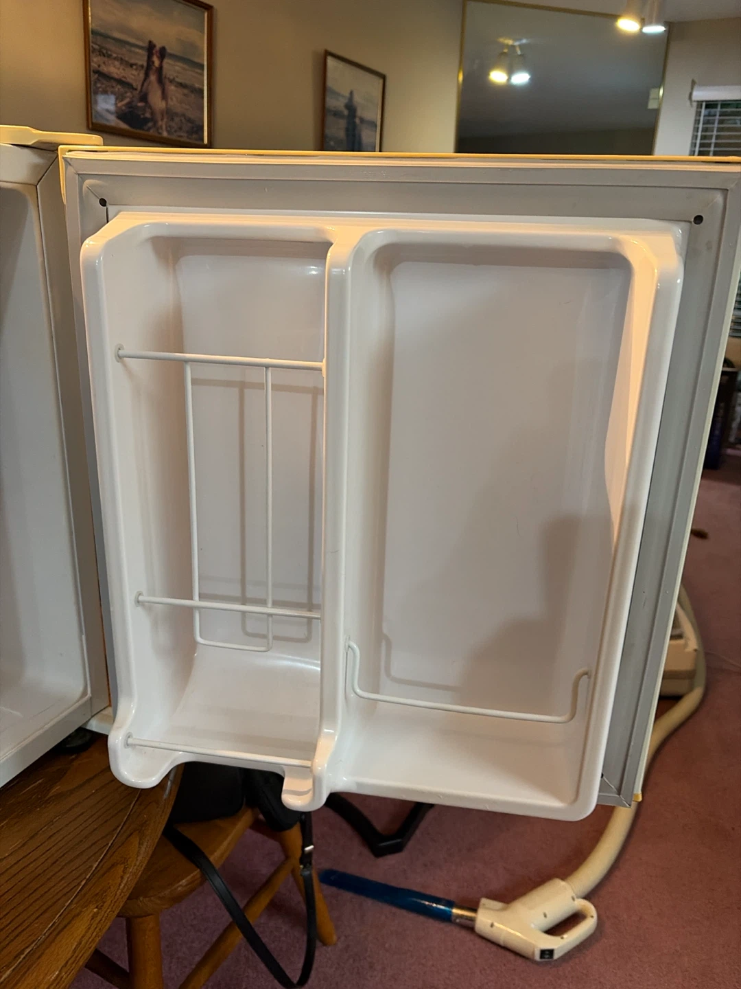 Danby Compact Bar Fridge - photo 3
