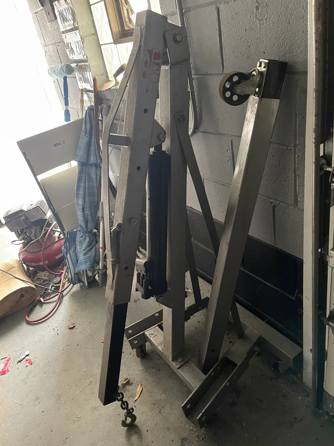 2 Ton Engine Hoist / Cherry Picker