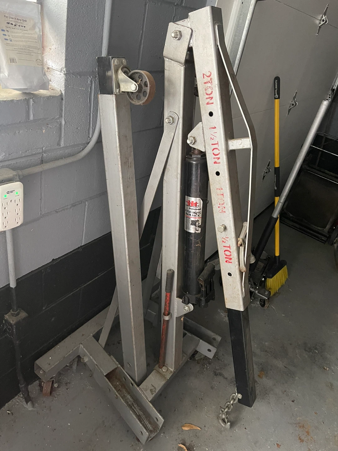 2 Ton Engine Hoist / Cherry Picker - photo 2