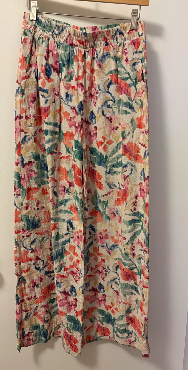 Wide legged patterned trousers