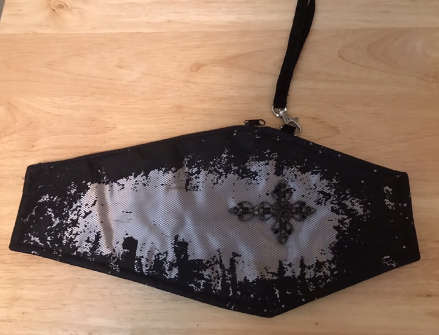 Coffin shaped wristlet purse for Halloween 👻