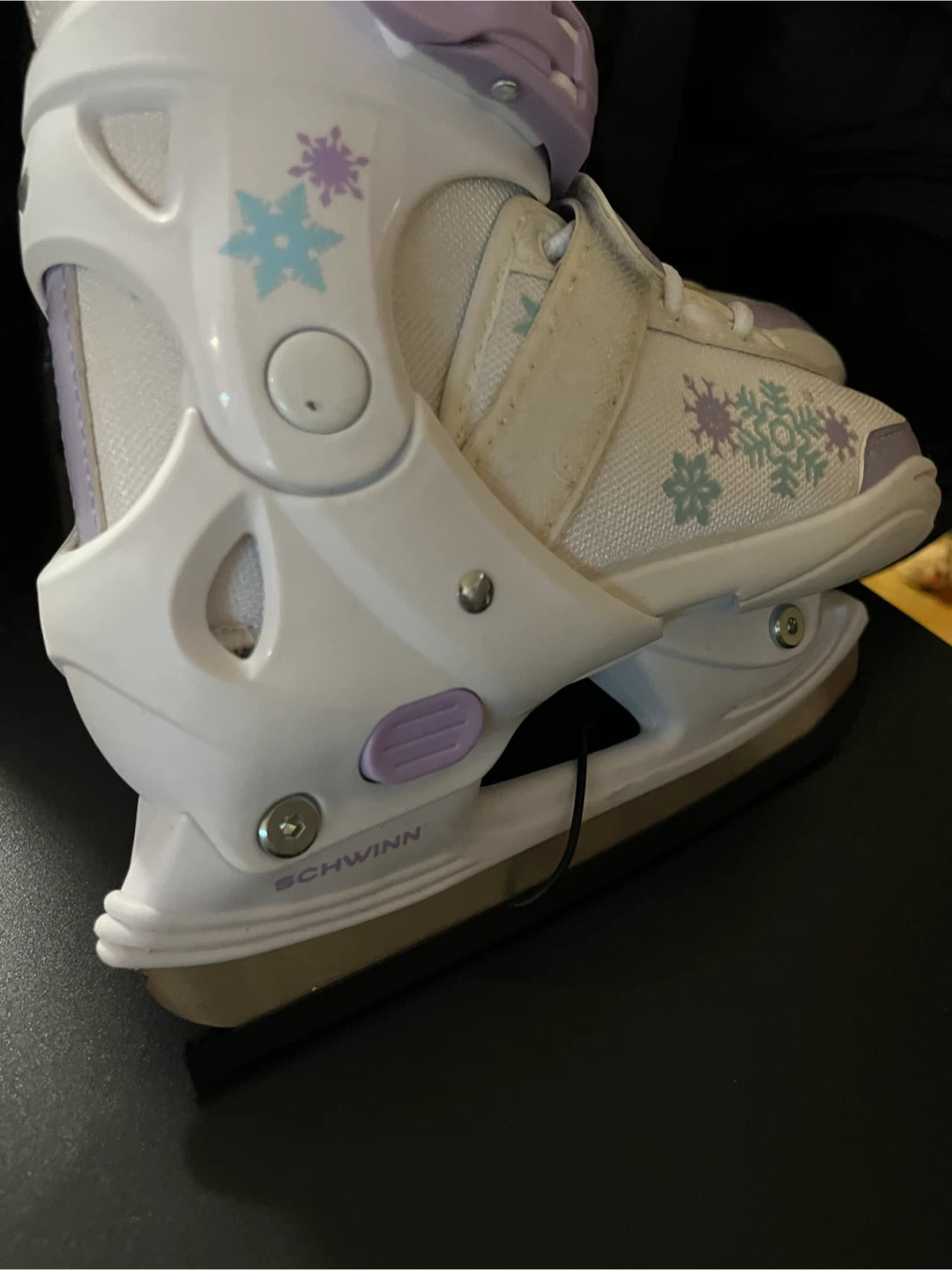 Size Adjustable Ice Skates - photo 5
