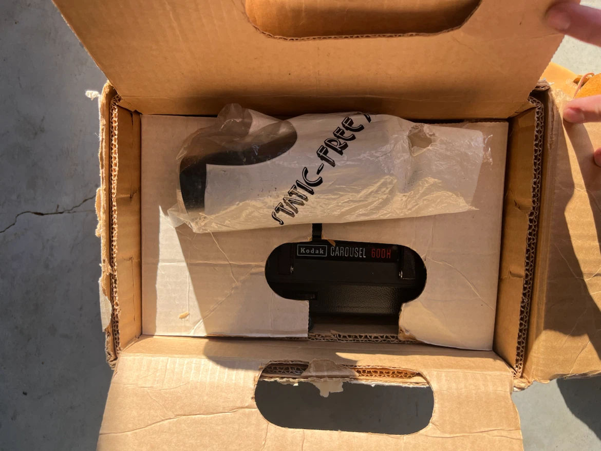 Kodak B601H Carousel Projector like new in box - photo 3