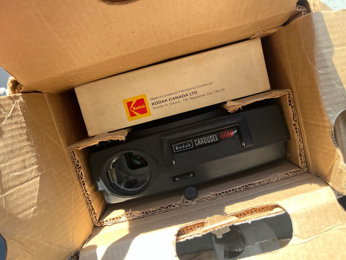 Kodak B601H Carousel Projector like new in box - photo 5