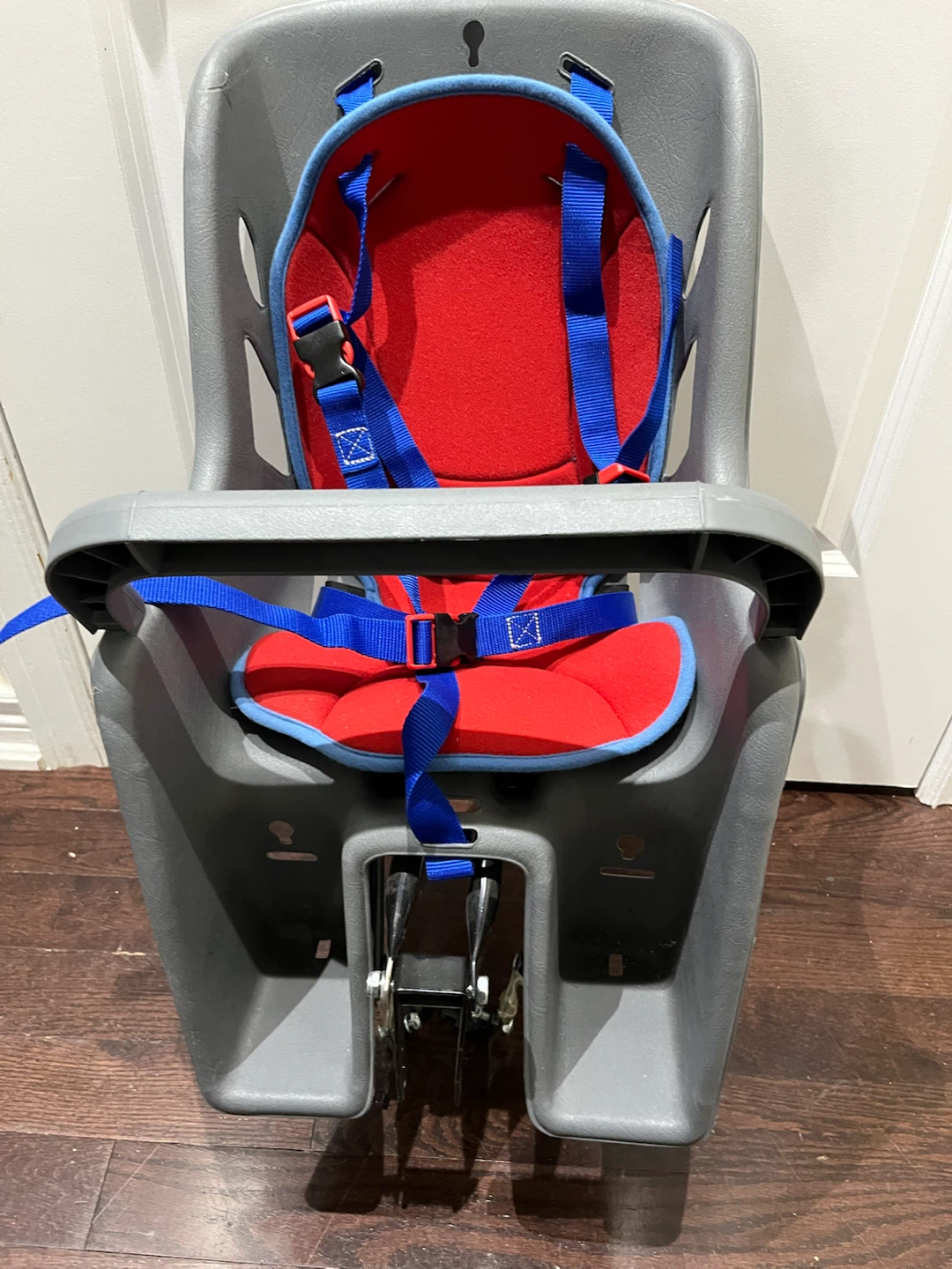 Rear-mounted child bike seat - photo 4