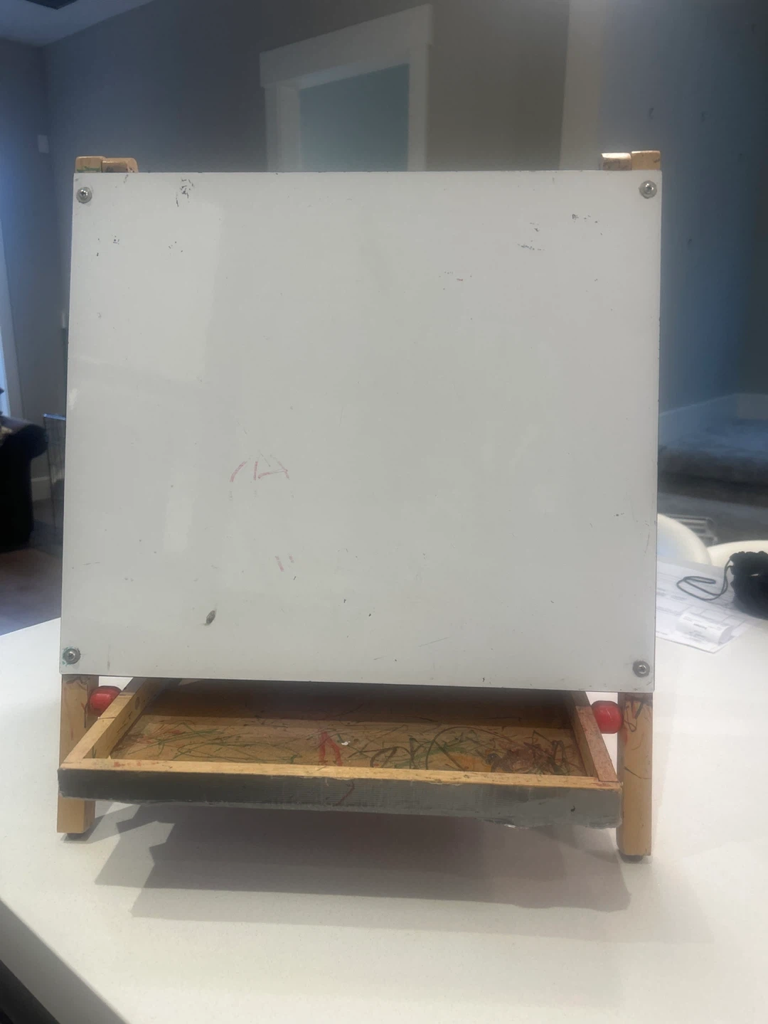 Kids tabletop easel
