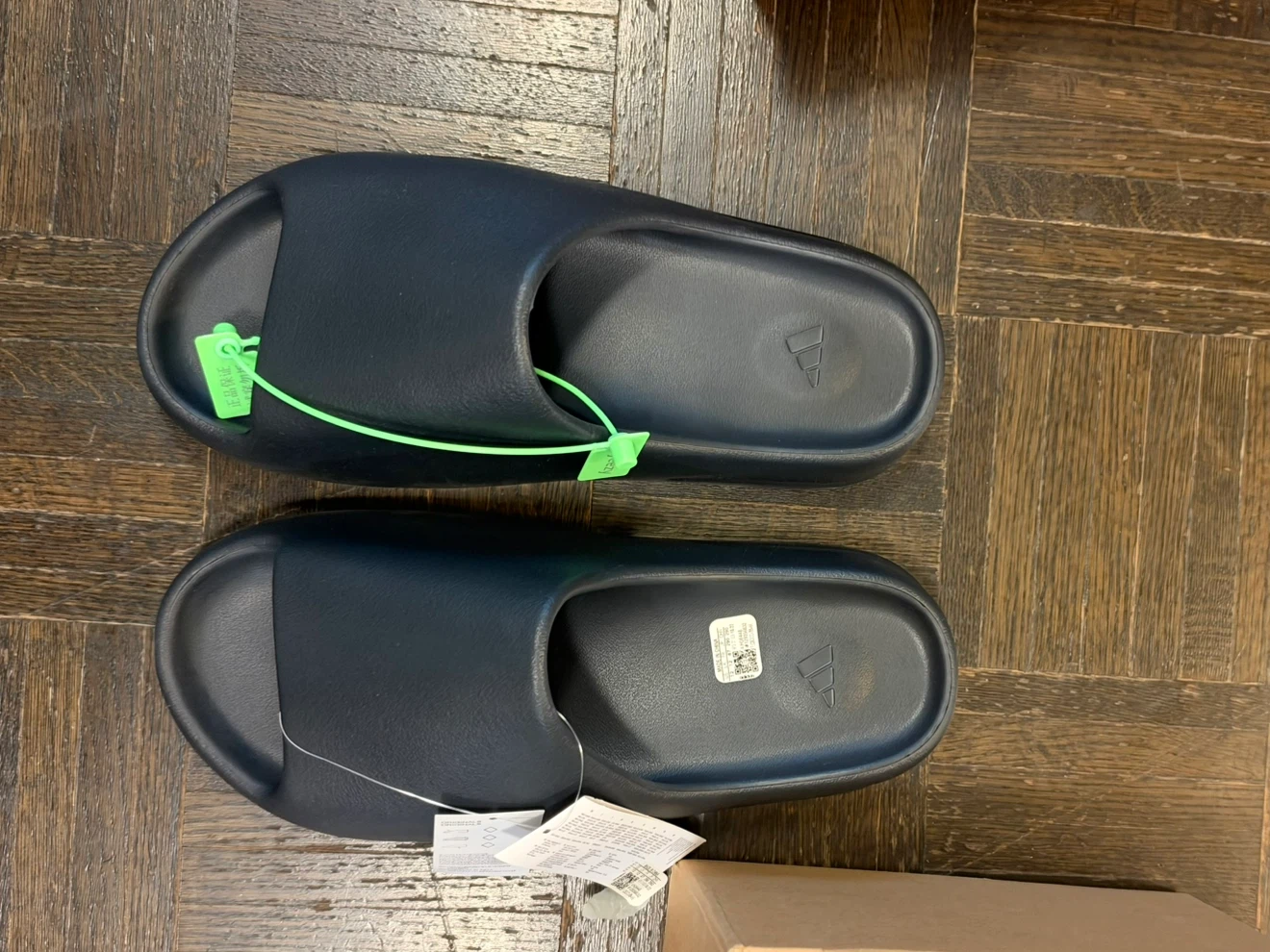 Adidas Yeezy Slide Onyx Size 12 - photo 3