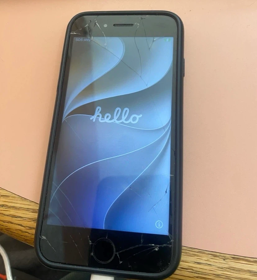 white Apple iPhone SE  64GB UNLOCKED PLZ READ DESCRIPTION