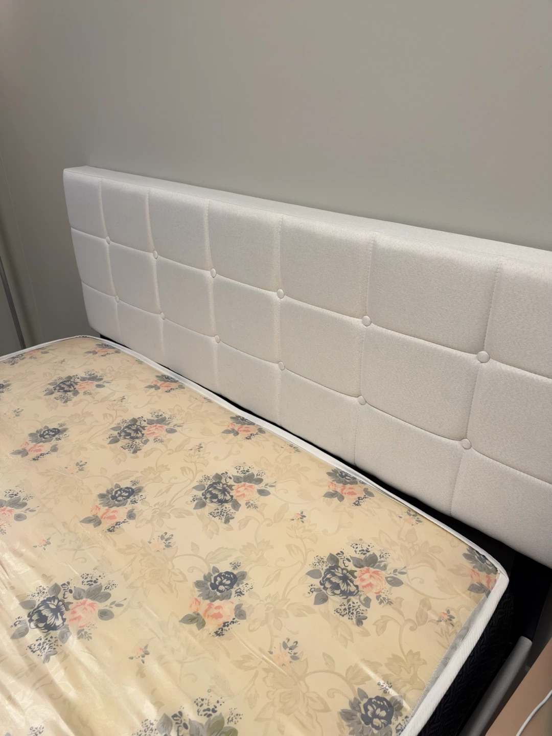 QUEEN Bed White Tufted Fabric Headboard - photo 2