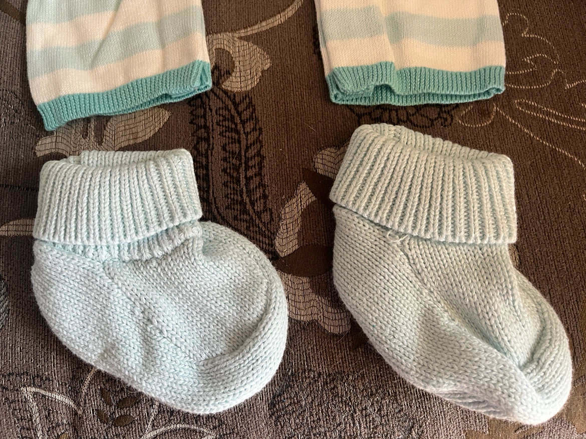 Baby outfit set with newborn accessories and Kiinde nipples