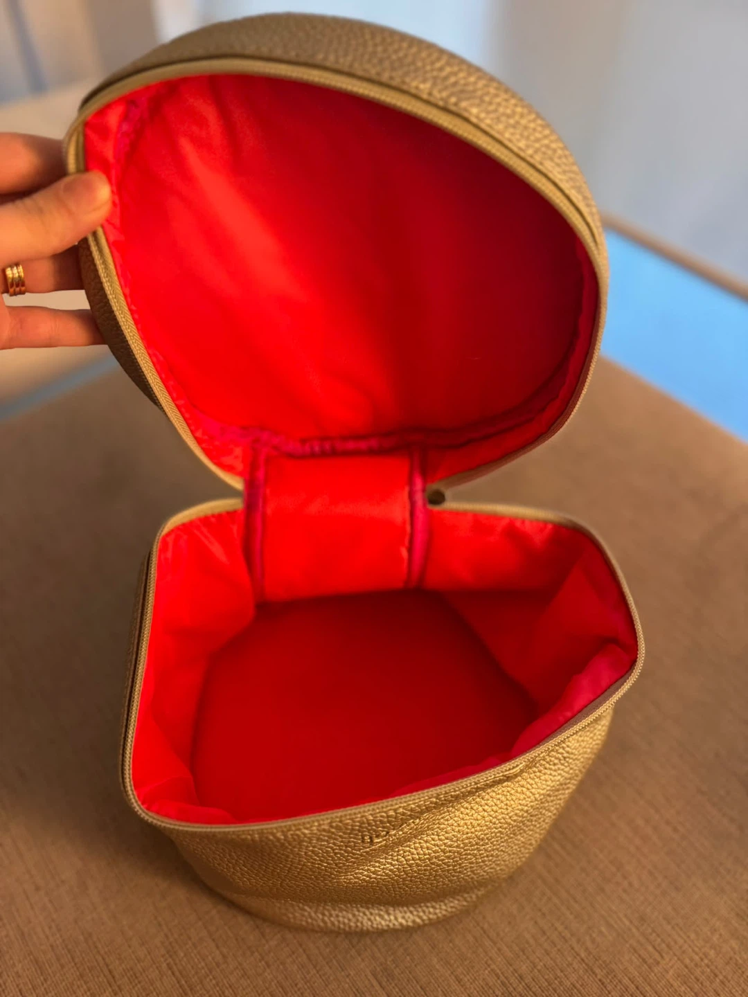 Bourjois Gold Cosmetic Bag - photo 2