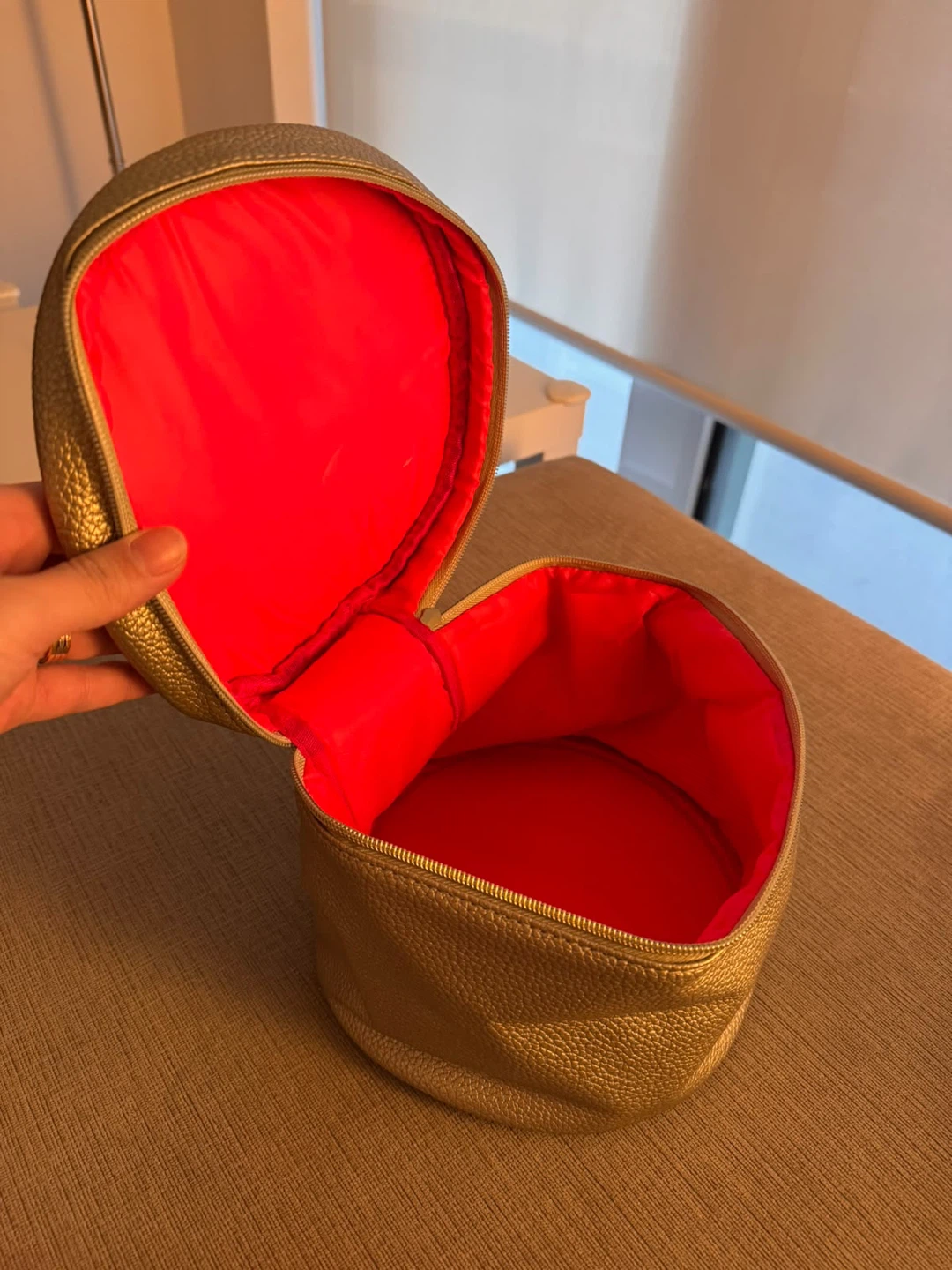 Bourjois Gold Cosmetic Bag - photo 3