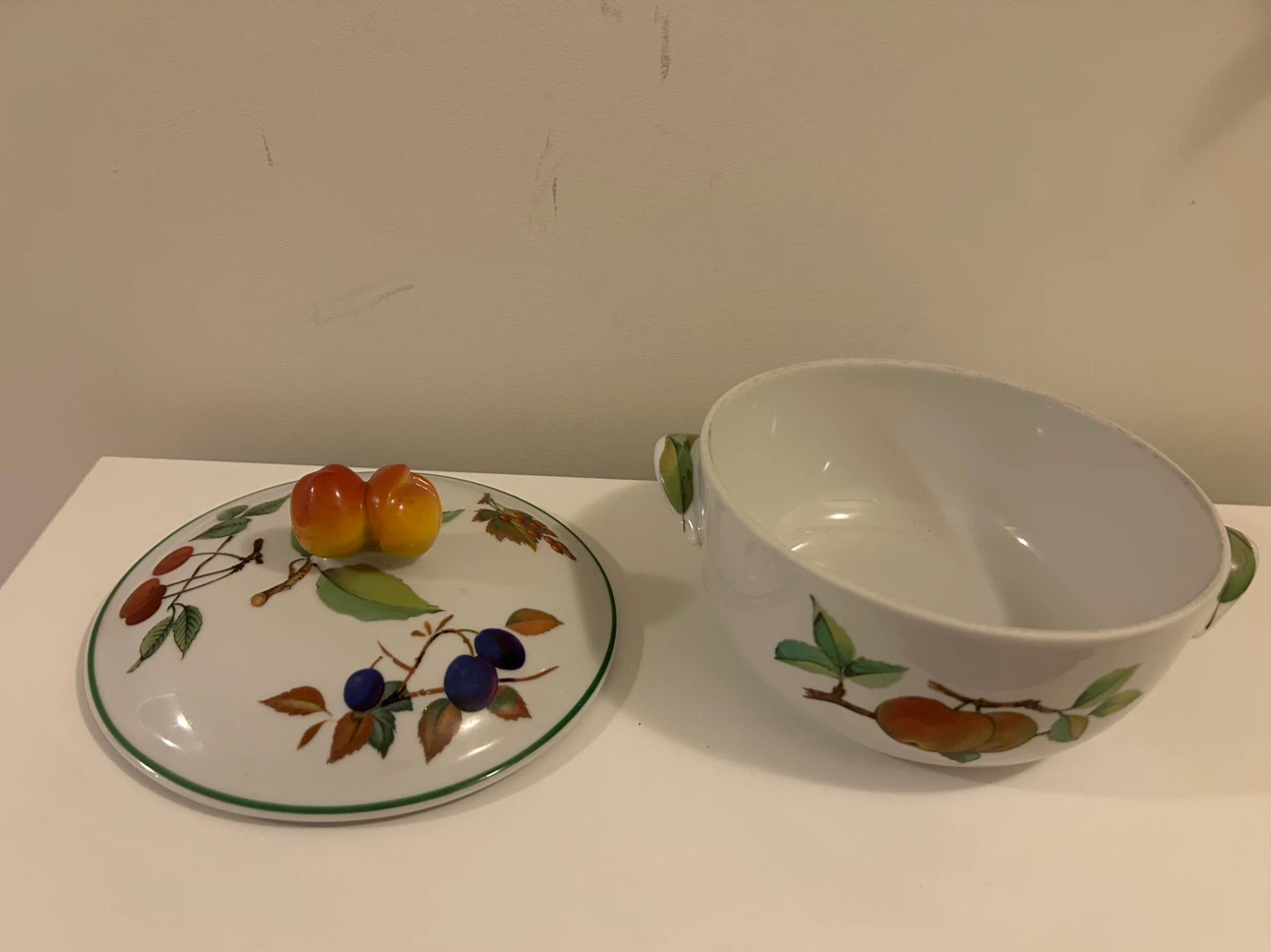Royal Worcester Evesham Covered Casserole Dish - photo 2