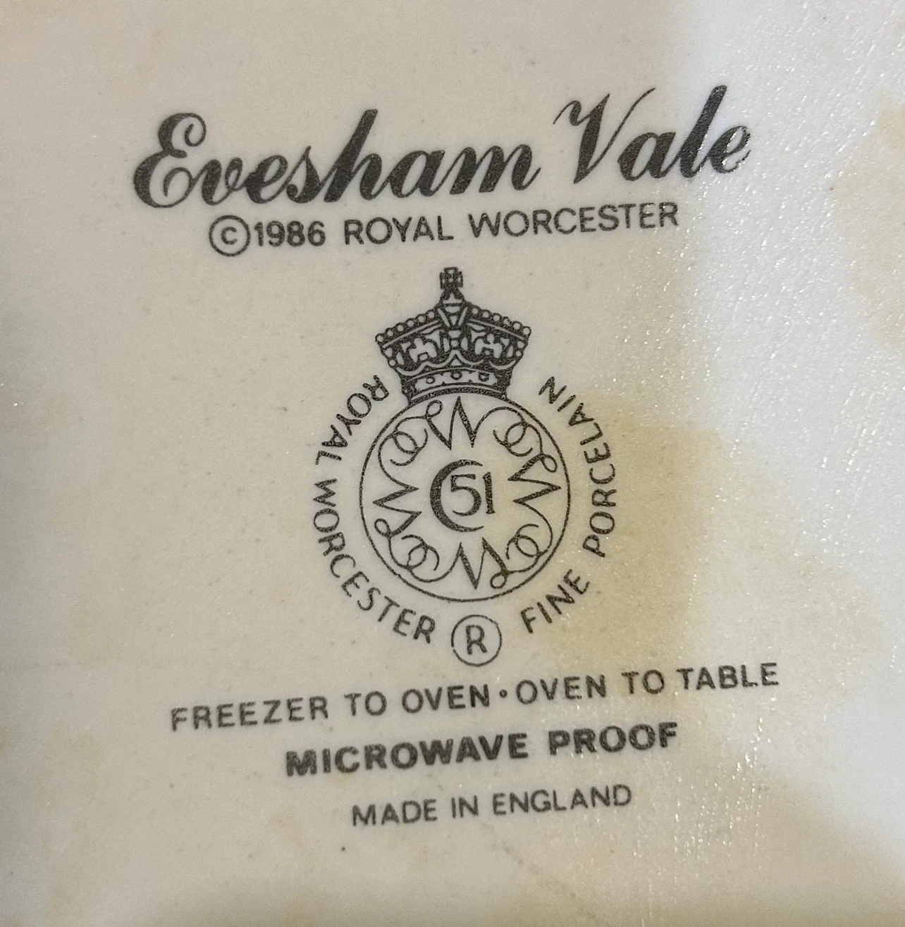 Royal Worcester Evesham Covered Casserole Dish - photo 4