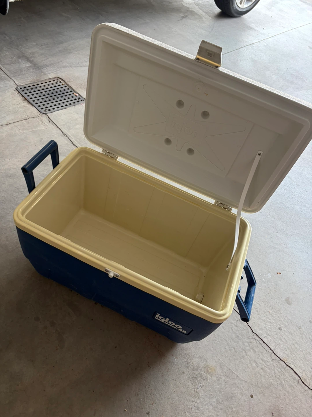 $45 for both..,Igloo Legend 48 Cooler and Coleman 1 Gallon Jug - photo 4
