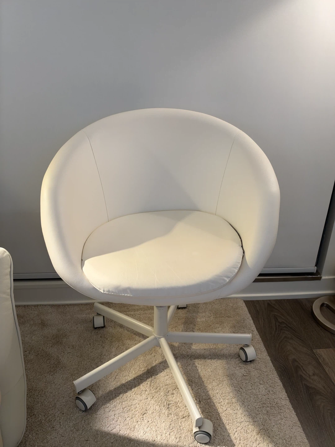 IKEA SKRUVSTA swivel chair in white