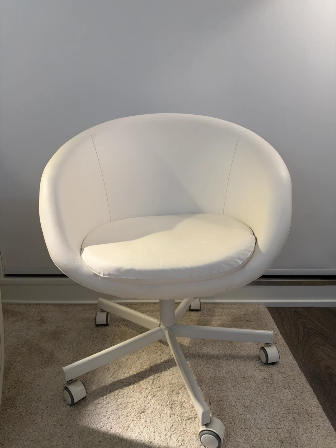 IKEA SKRUVSTA swivel chair in white - photo 2