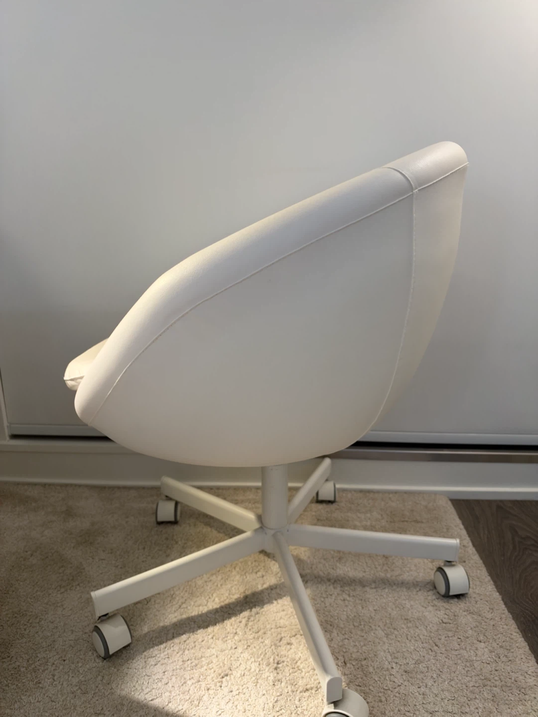 IKEA SKRUVSTA swivel chair in white - photo 3