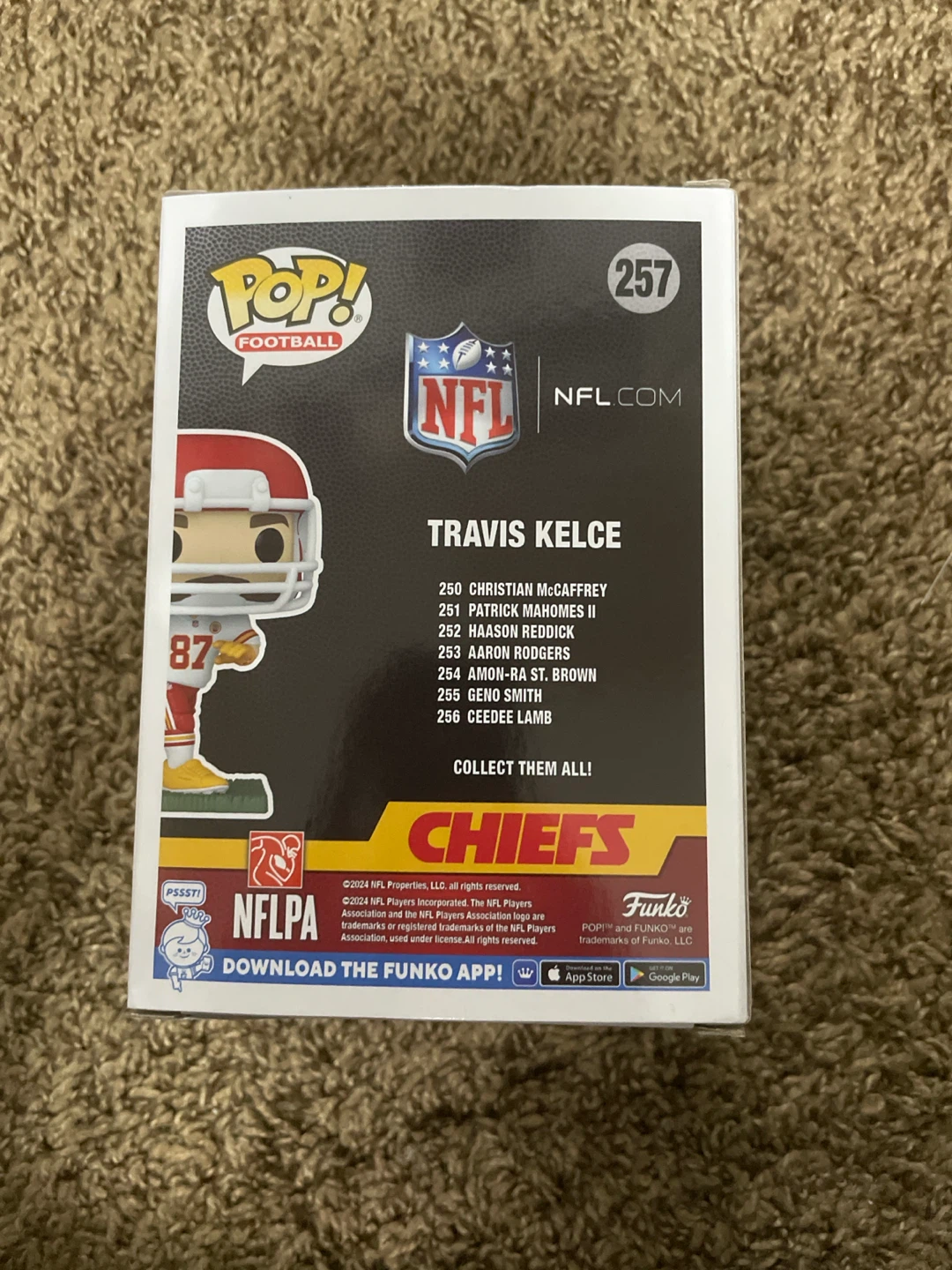 Funko Pop! Football Travis Kelce #257 - photo 3