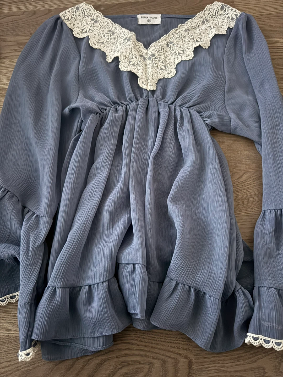 elaborate blouse with a courtly feel - photo 4