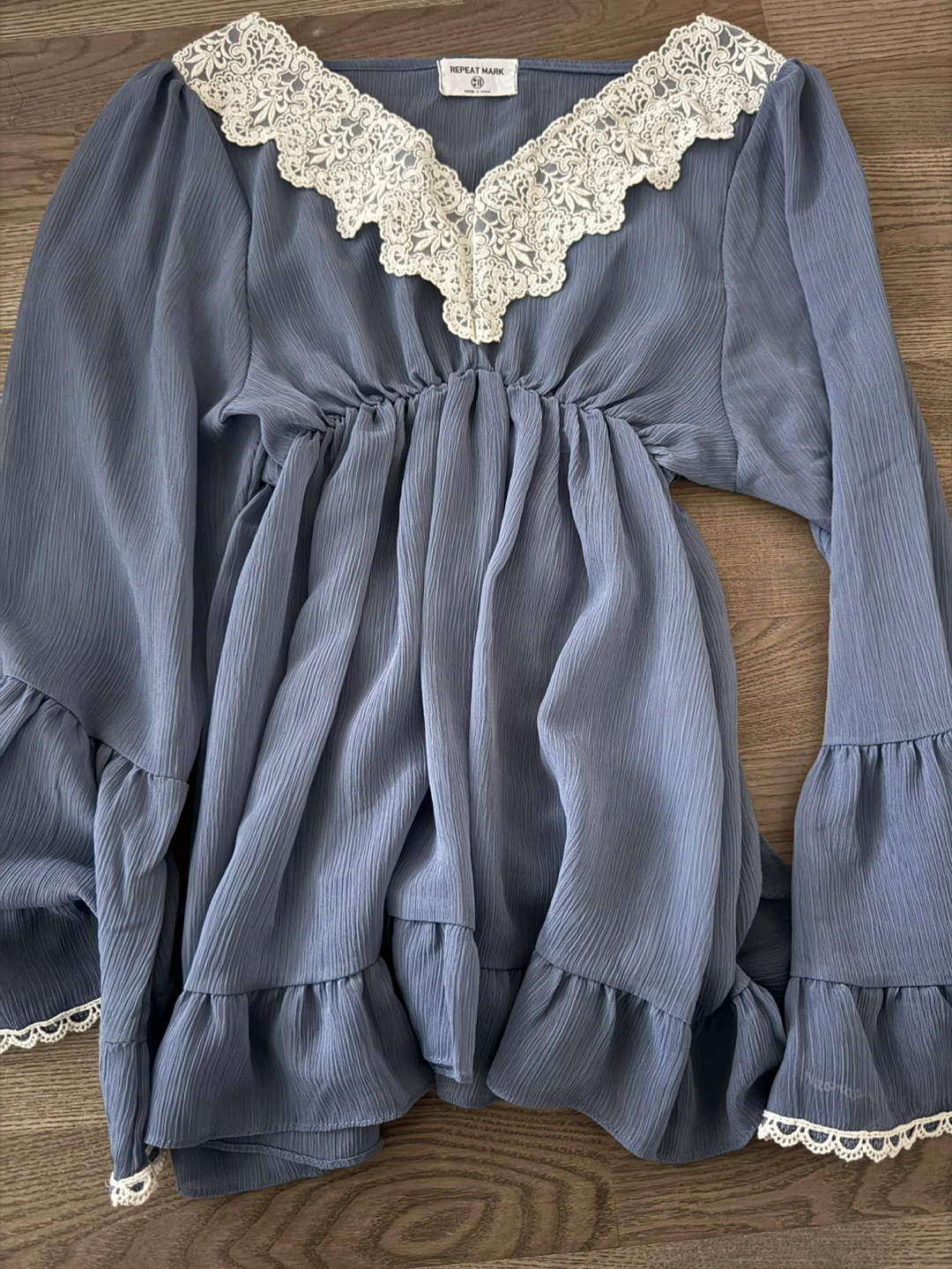 elaborate blouse with a courtly feel - photo 5
