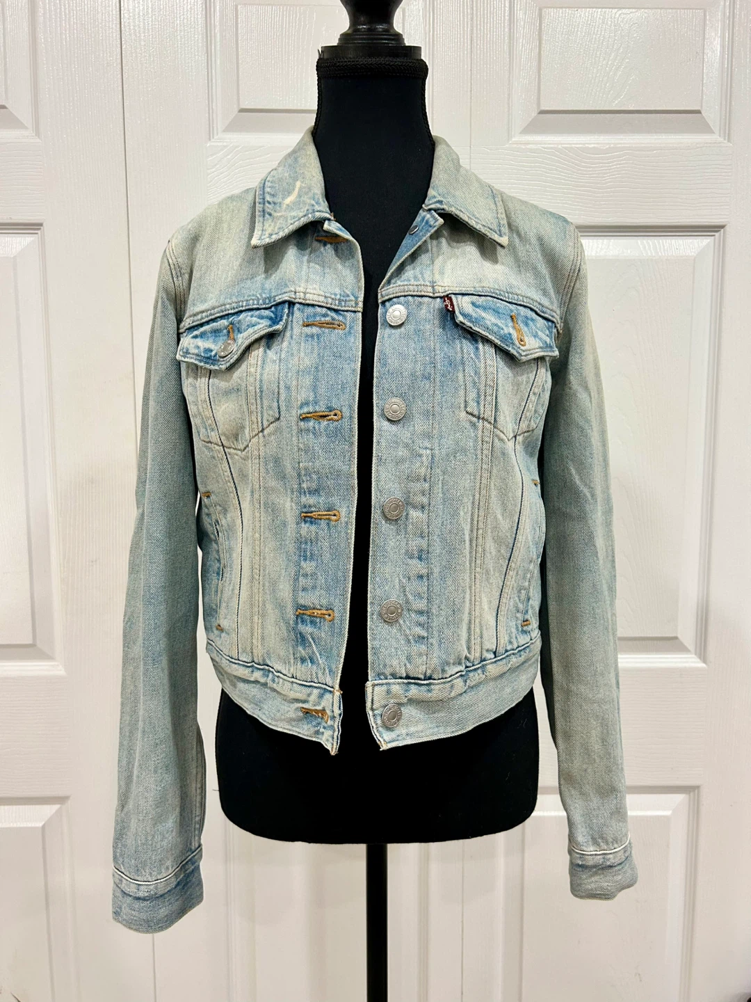 Levi's Light Wash Denim Jacket - Medium