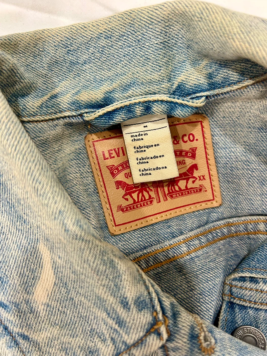 Levi's Light Wash Denim Jacket - Medium - photo 3