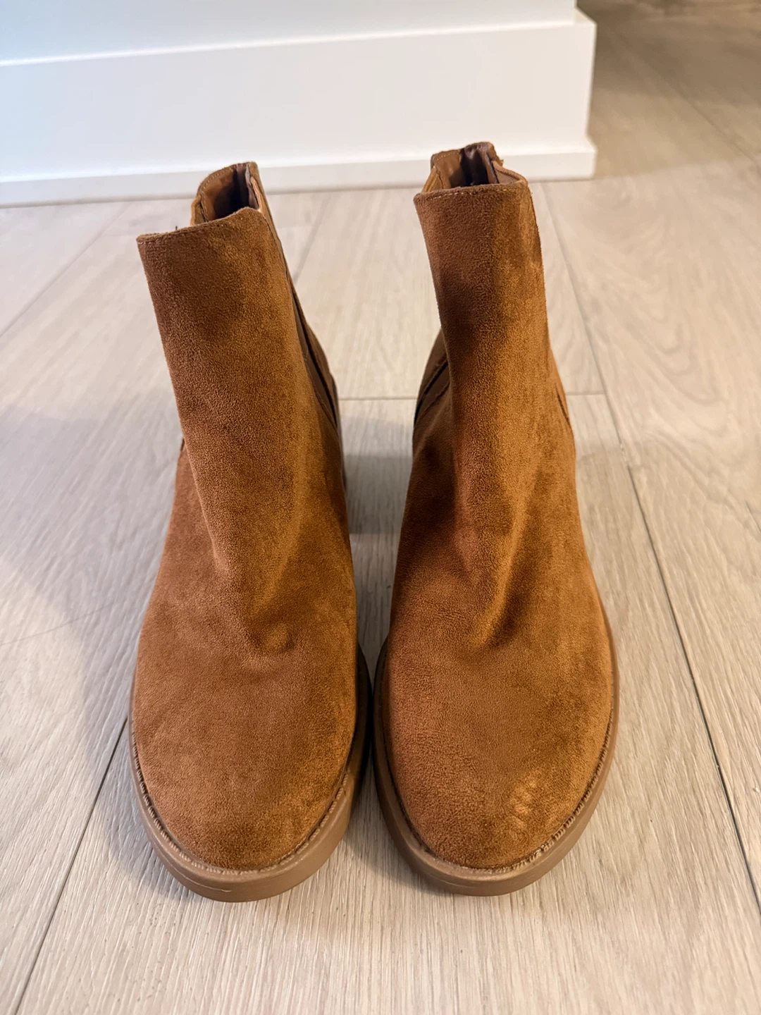 Brown Suede Chelsea Boots Size 8 - photo 2