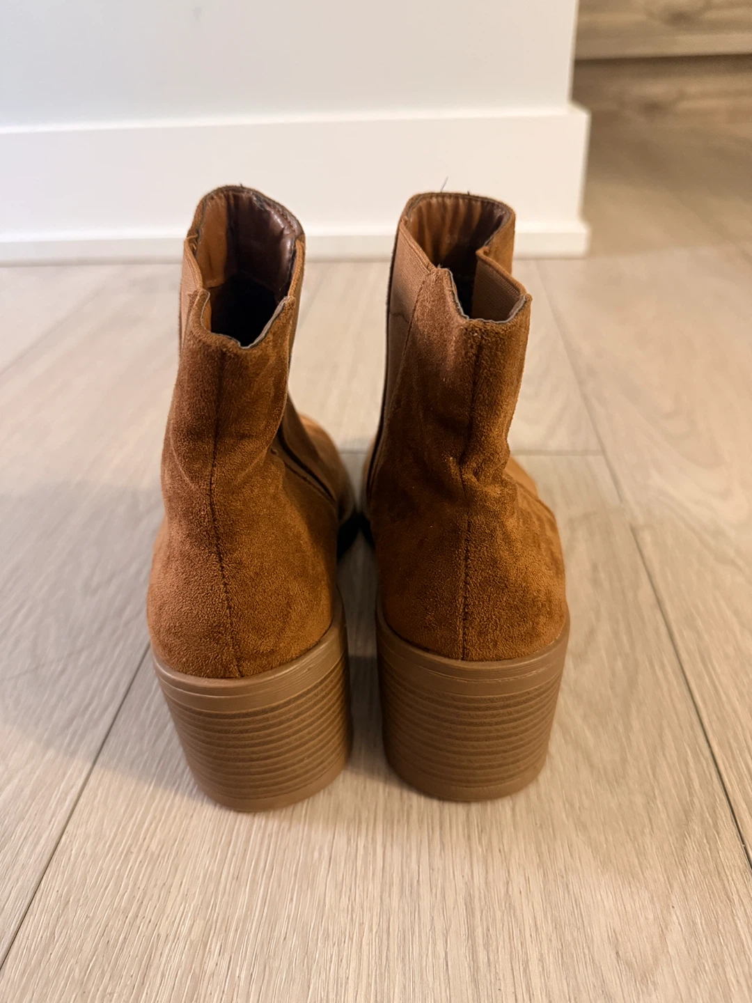 Brown Suede Chelsea Boots Size 8 - photo 3