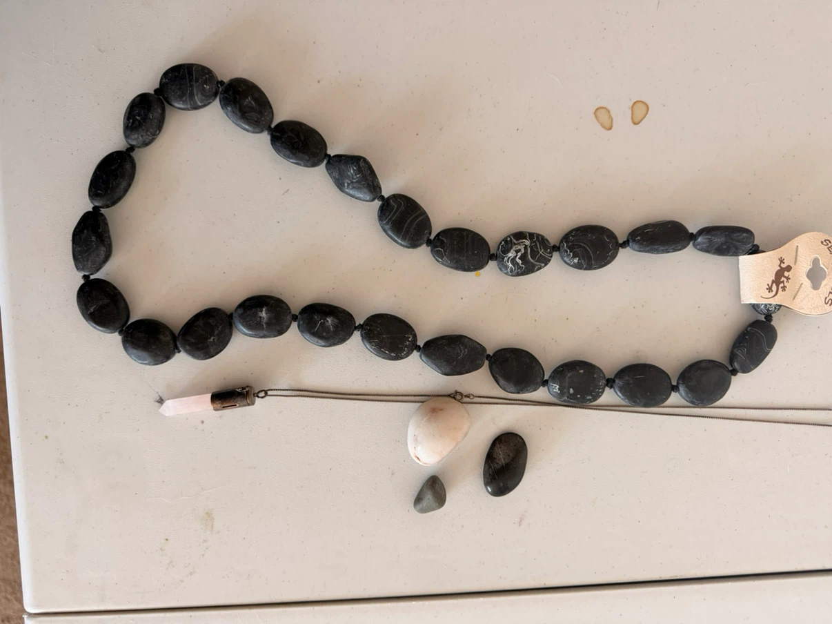 Stone bead necklace and crystal pendant necklace