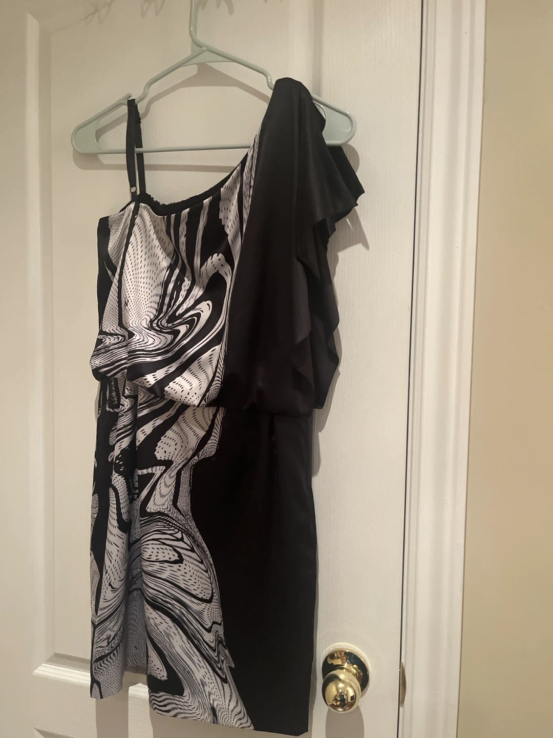Black and White One-Shoulder Dress - photo 2