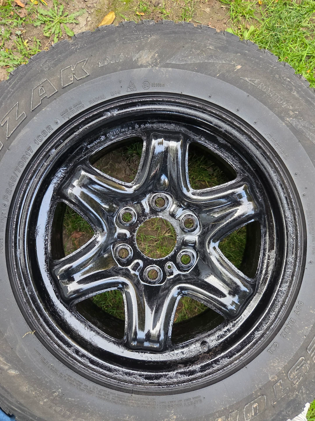 Bridgestone Blizzak Tire P245/70R17