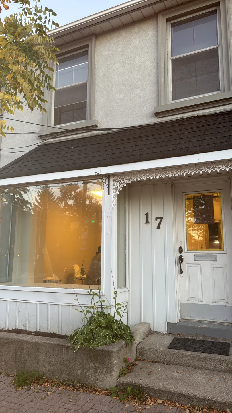 Professional suite lease - photo 2
